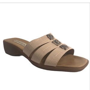 Brighton Brandy Cream/Beige/Nude Leather Croc Embossed 3 Strap Wedge Sandal 7.5